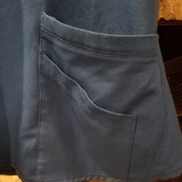 Sketchers scrub top - Picture 3 of 5